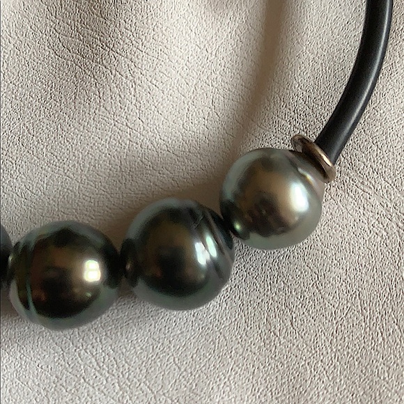 Black Pearl Bracelet - Picture 2 of 3